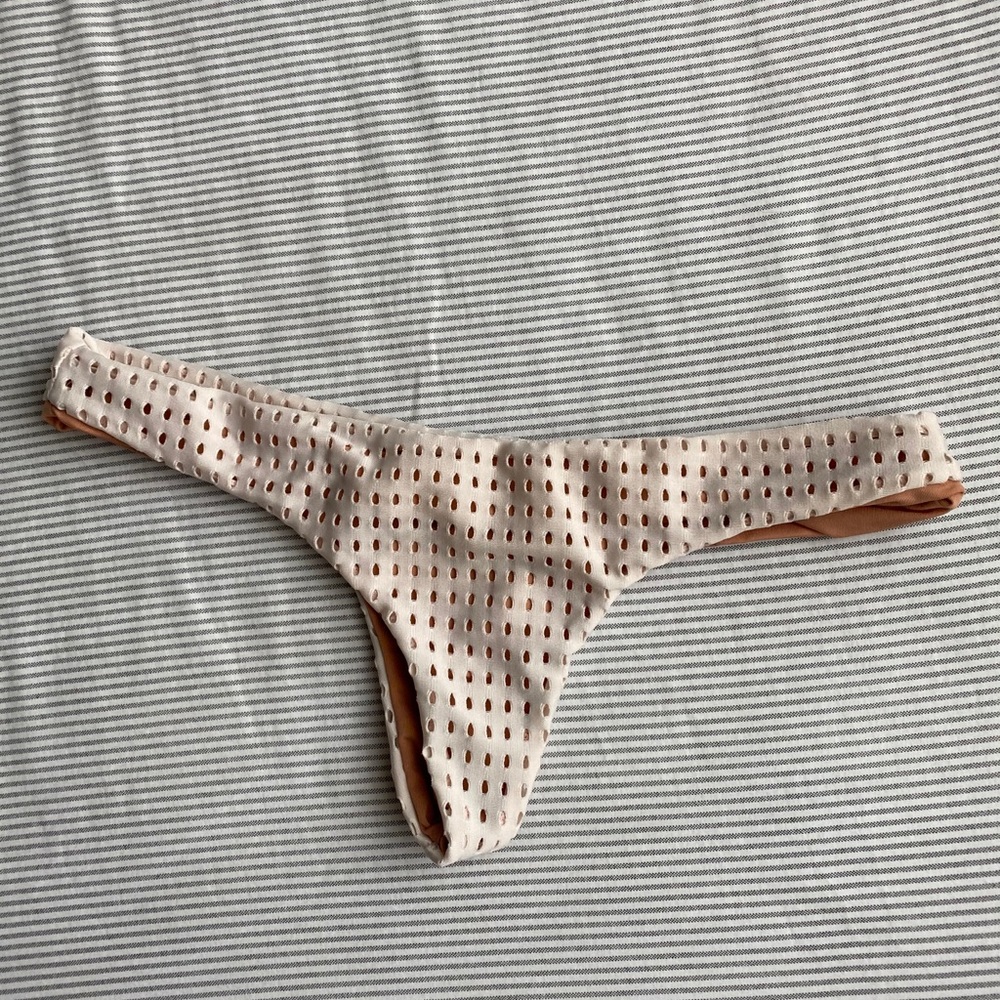 Acacia bottom